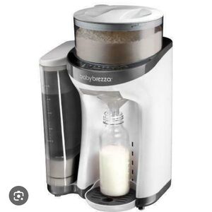 Baby Brezza FRP0045 Formula Pro Baby One Step Formula Maker White infant bottle